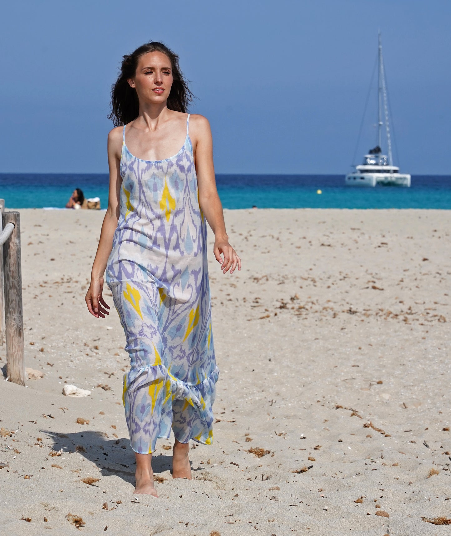 Abito con spalline lunghe in bouganville